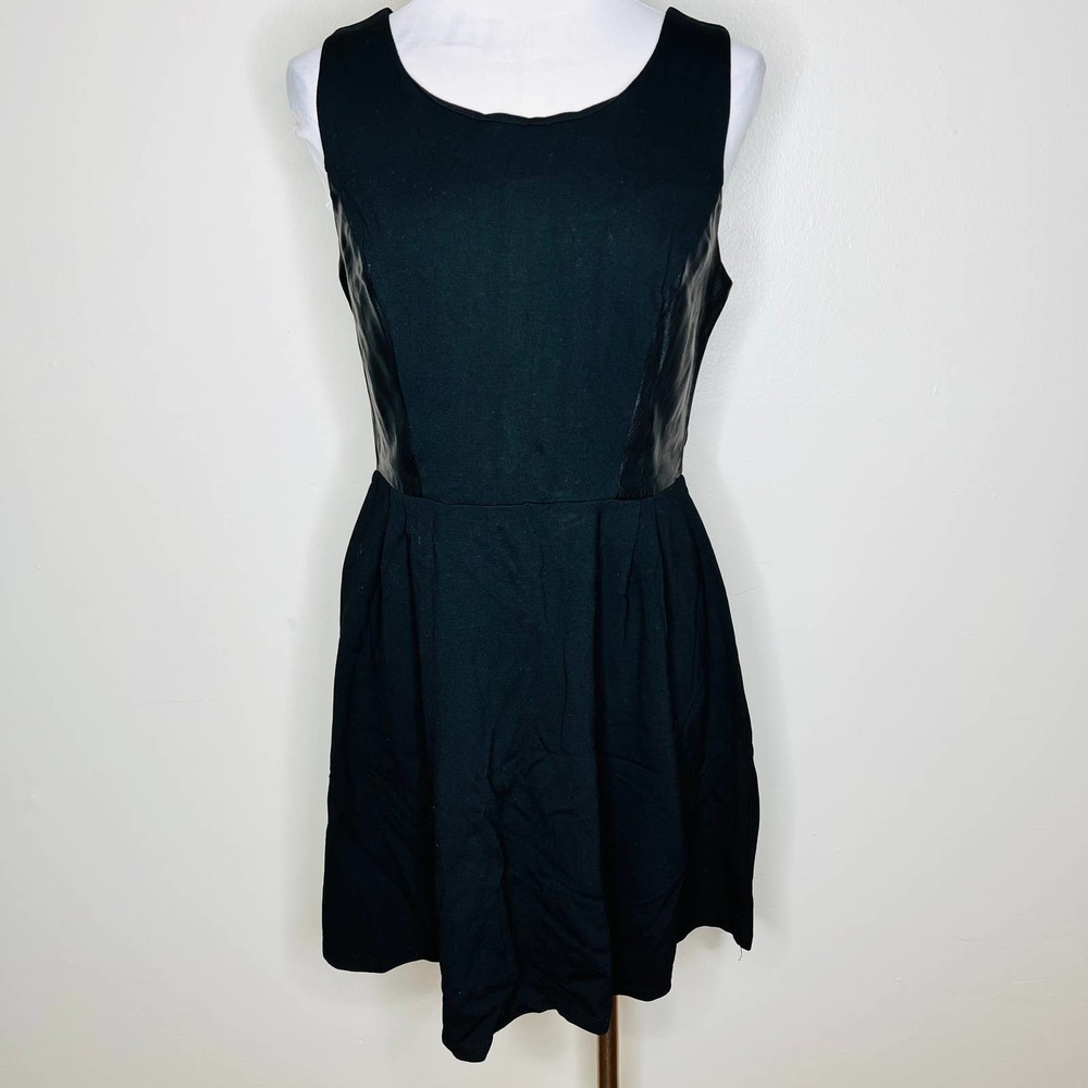 Gibson Latimer Dress MEDIUM Black Sleeveless Faux Leather Panels Scoop Neck